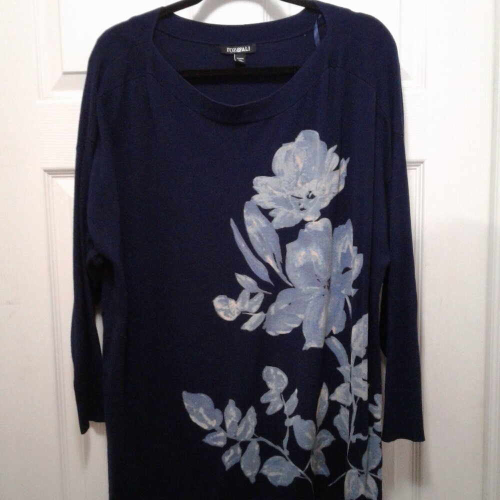 Roz & Ali Woman 2X 2 Tone Blue w/ Flower Long Sleeve Sweater